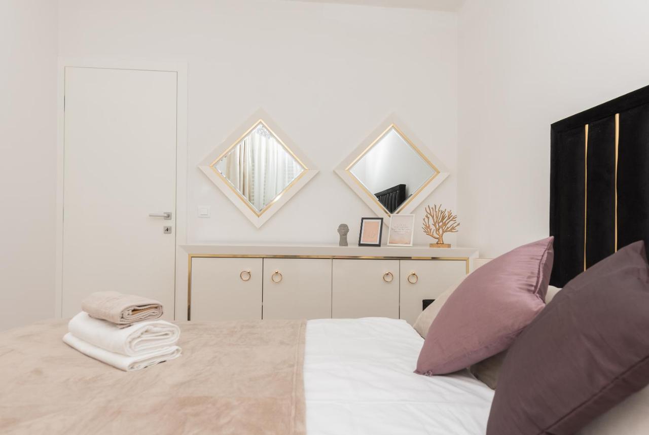 Luxury Apartment Smile-Sea View มาคาร์สกา ภายนอก รูปภาพ