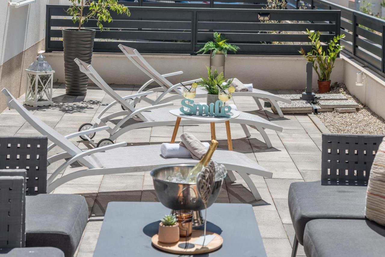 Luxury Apartment Smile-Sea View มาคาร์สกา ภายนอก รูปภาพ